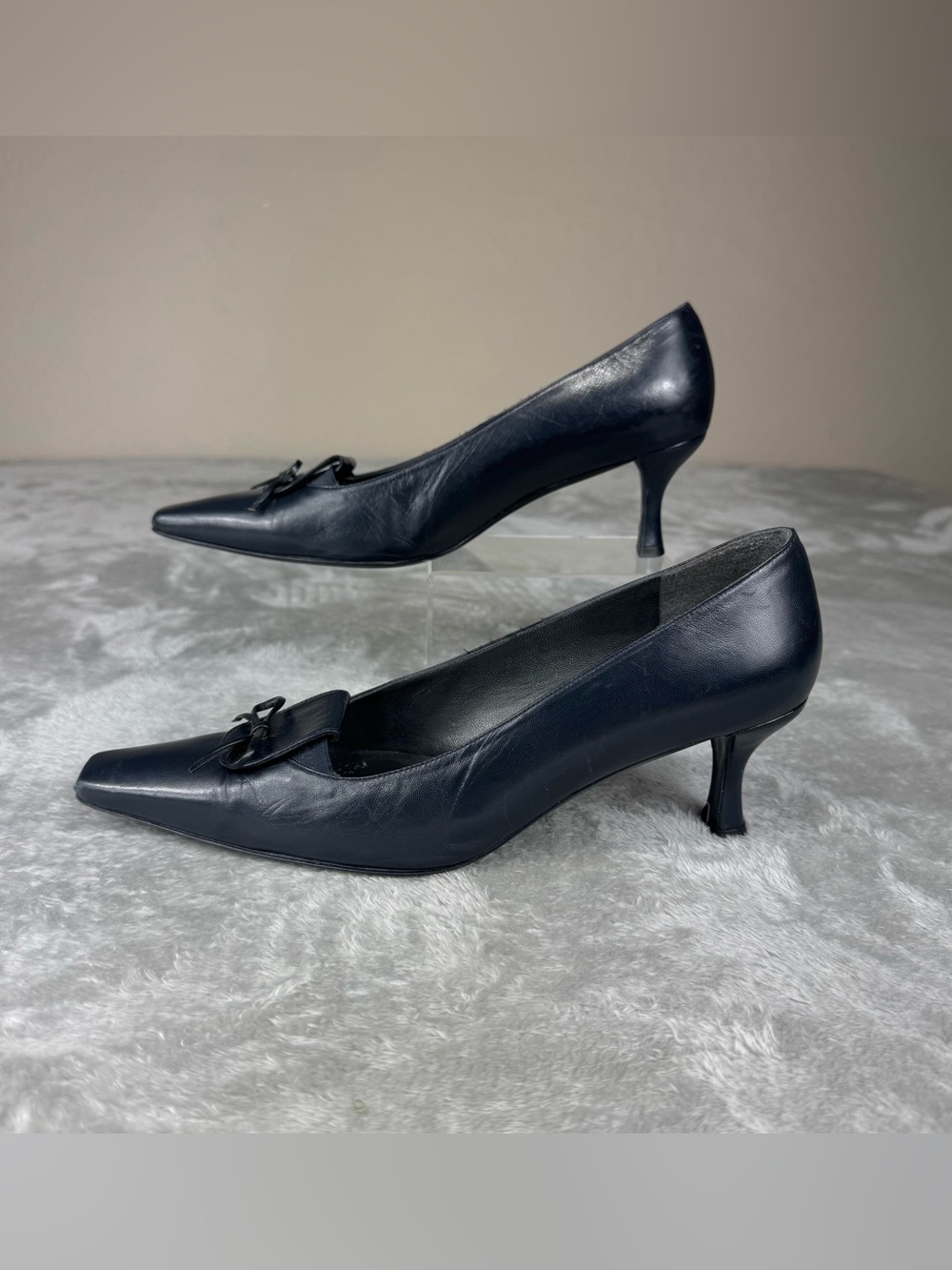 Stuart Weitzman kitten heels sz 8 Navy Blue Classy Preppy